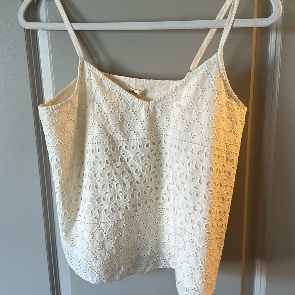 New!Hollister Cream Color Top size Small